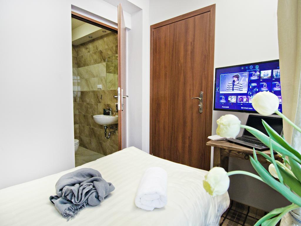 Five Stars Bed&Breakfast Wrocław Kamer foto