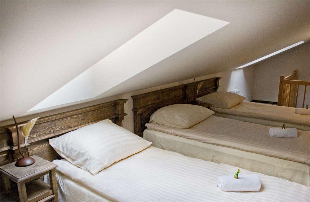 Five Stars Bed&Breakfast Wrocław Buitenkant foto