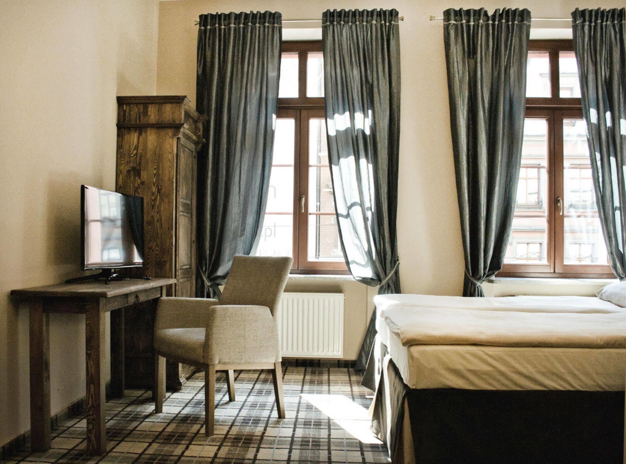 Five Stars Bed&Breakfast Wrocław Buitenkant foto