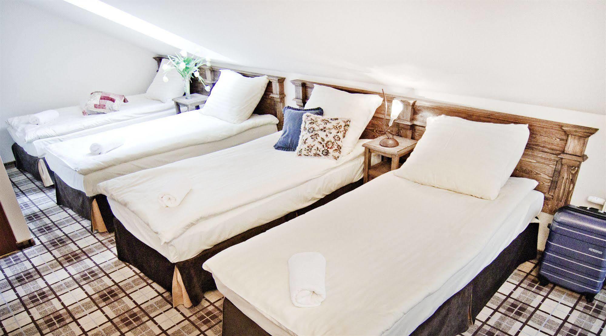 Five Stars Bed&Breakfast Wrocław Buitenkant foto