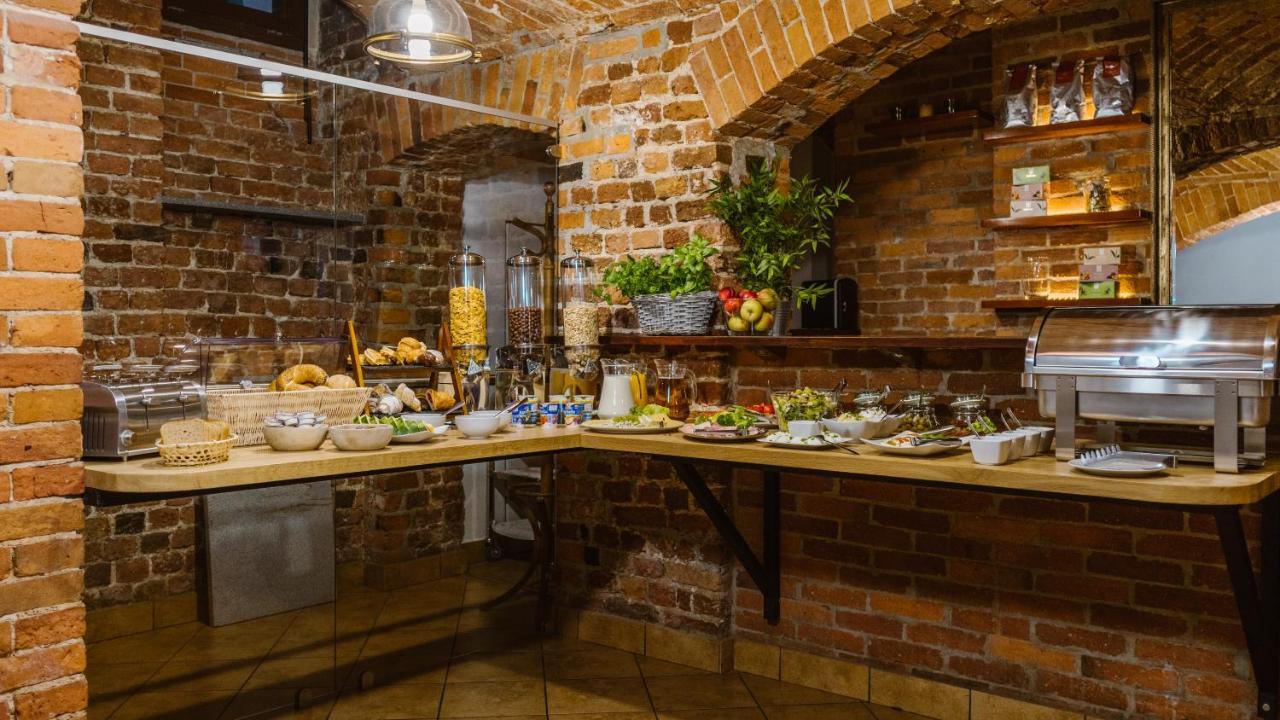 Five Stars Bed&Breakfast Wrocław Buitenkant foto