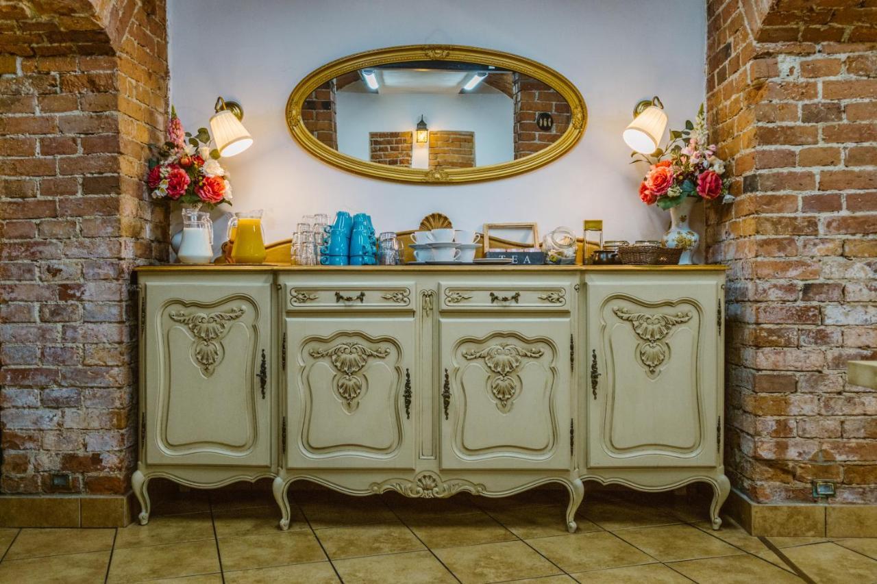 Five Stars Bed&Breakfast Wrocław Buitenkant foto