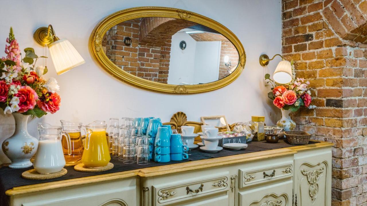 Five Stars Bed&Breakfast Wrocław Buitenkant foto