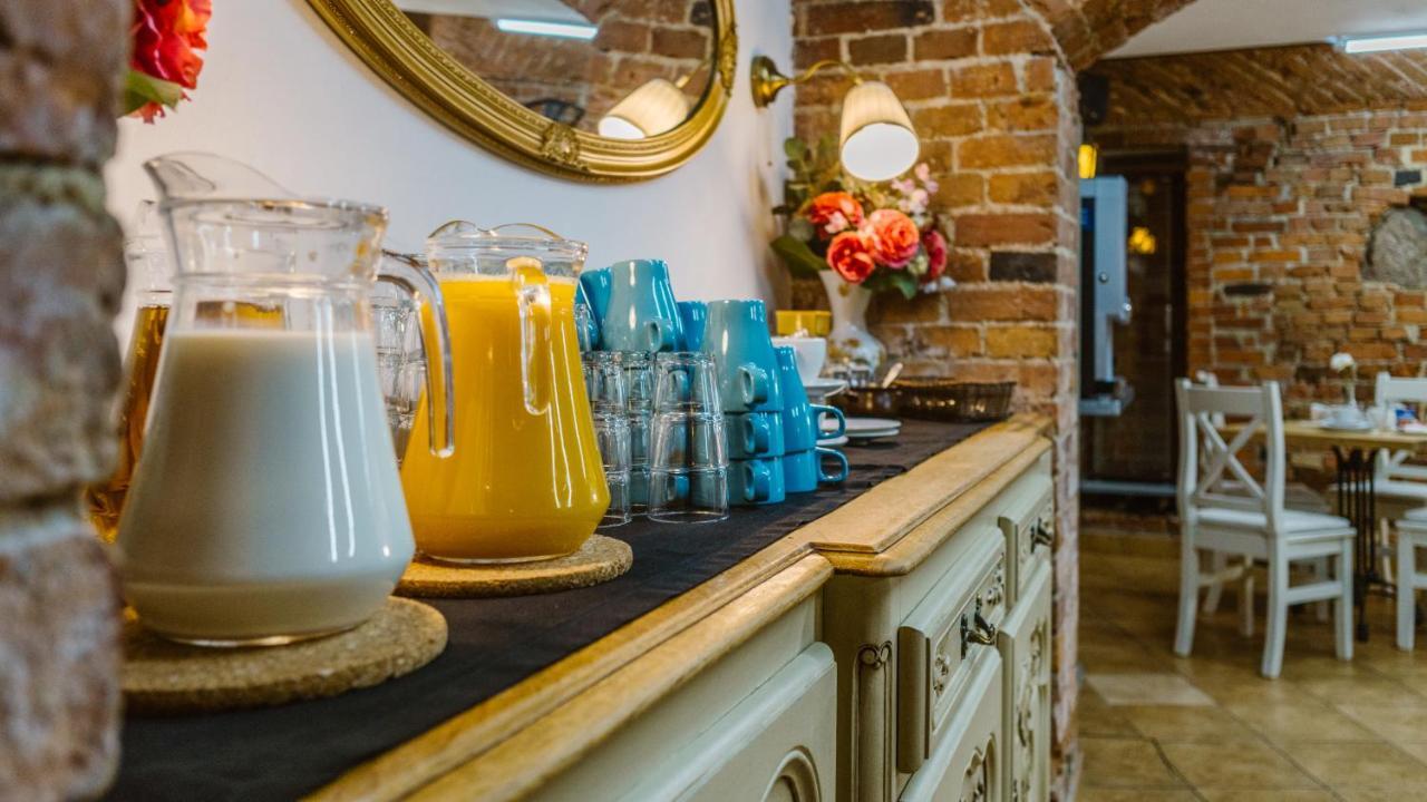 Five Stars Bed&Breakfast Wrocław Buitenkant foto